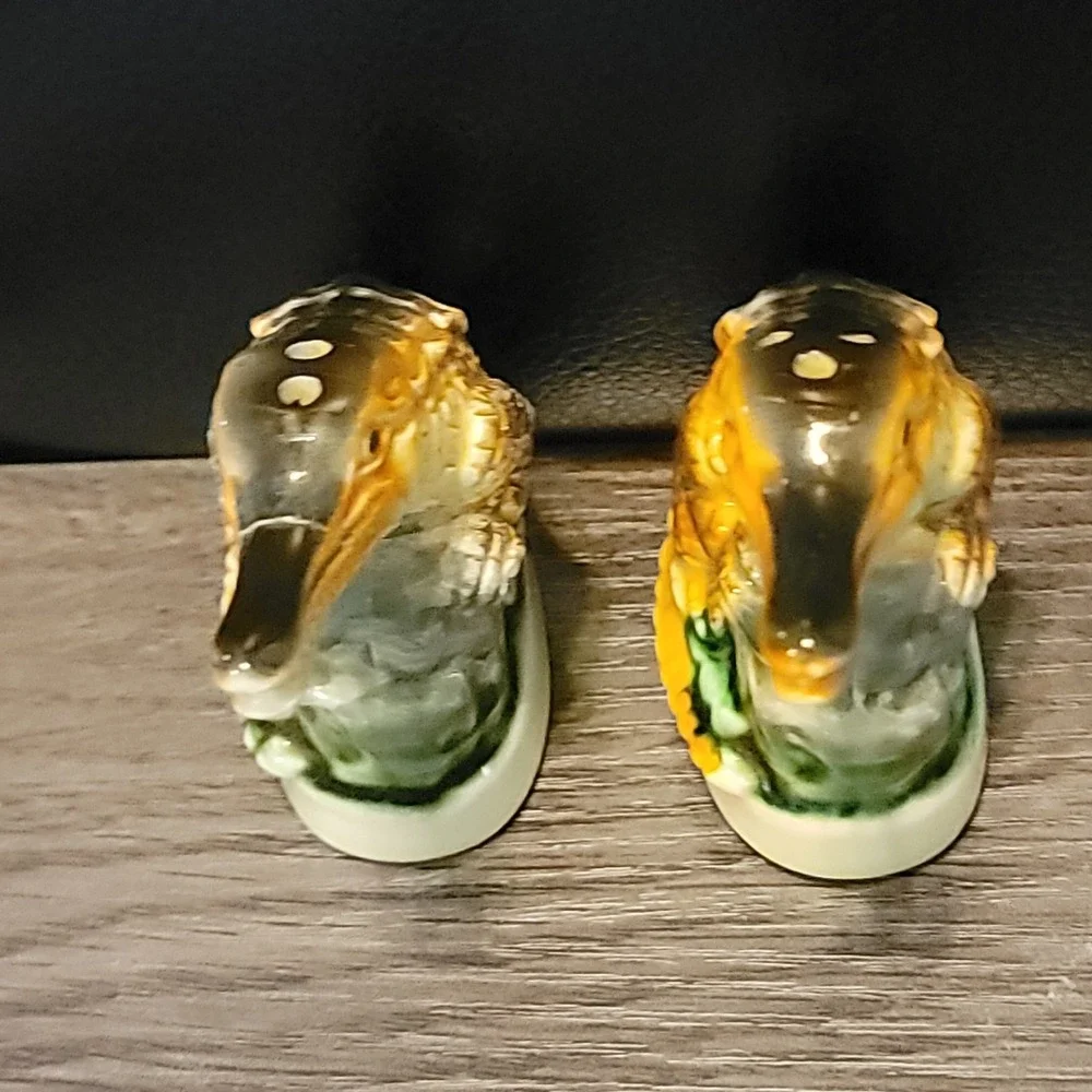 ALLIGATOR Ceramic Salt/Pepper Shakers Vintage FLORIDA Souvenir Japan Gator READ